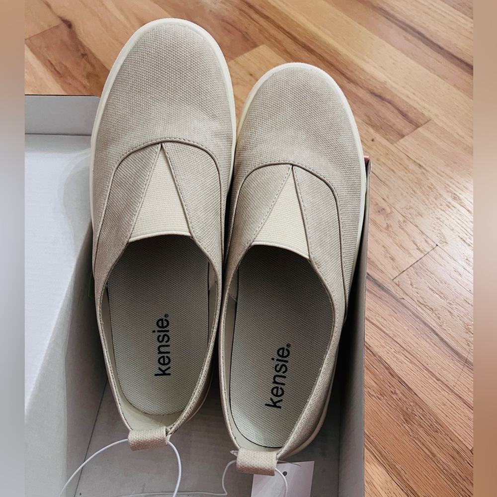 NIB Kensie Off-White Slip-On Canvas Sneakers